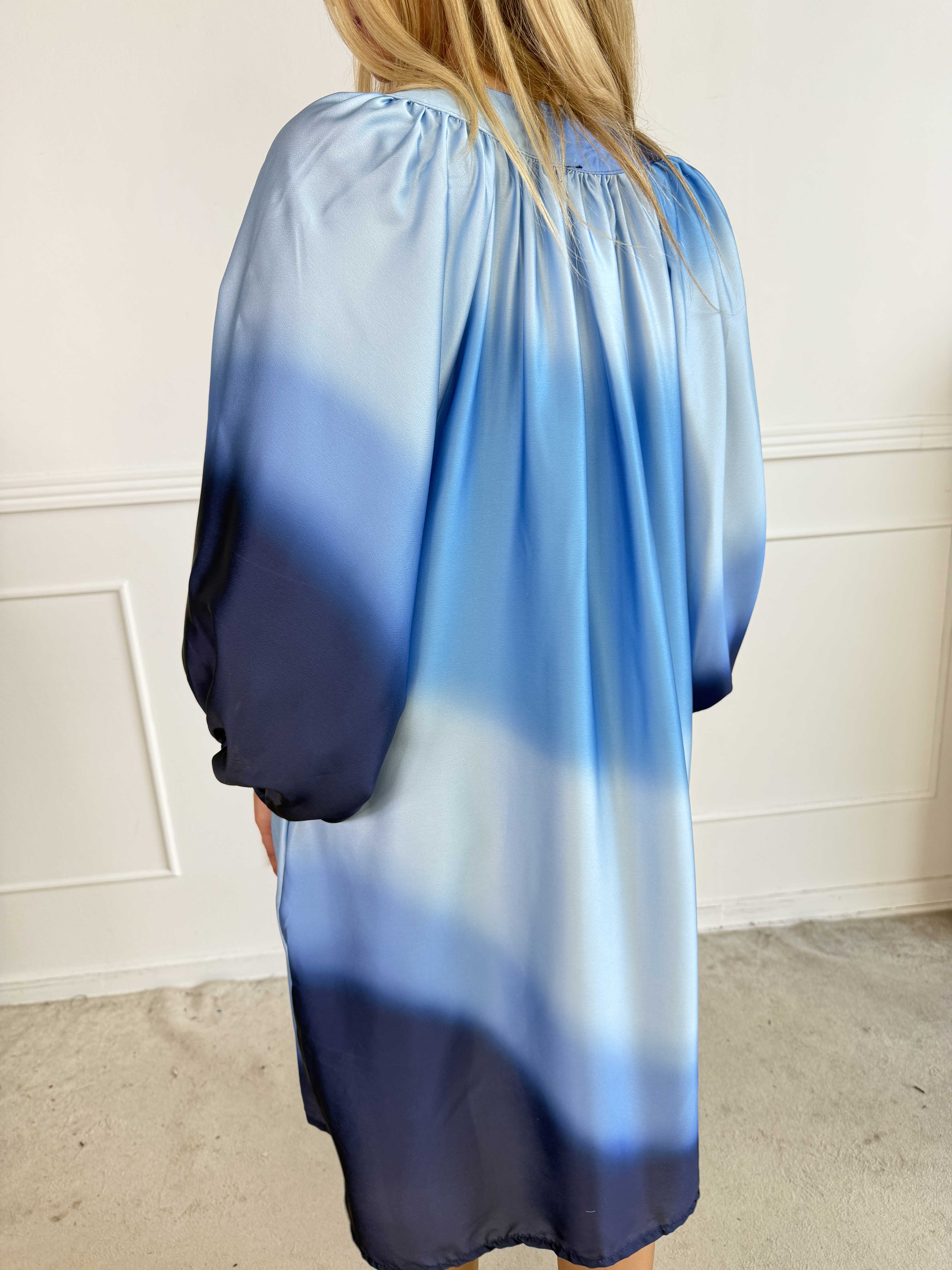Amidala Batik - Elegant tunikaklänning i batikmönster med fickor